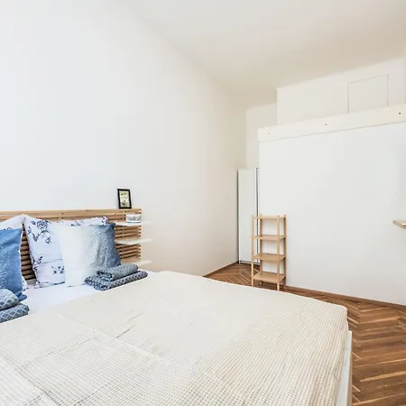 Nekazanka By Interhome プラハ